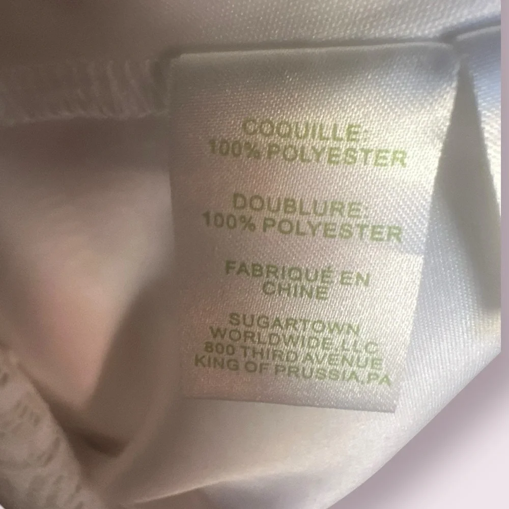 Lilly Pulitzer Lula Top – Size M
Style: Sea Swirling Lace in Resort White - Picture 10 of 11